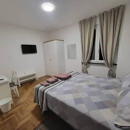 Casa de hóspedes P R A T O E O N D E Cogoleto