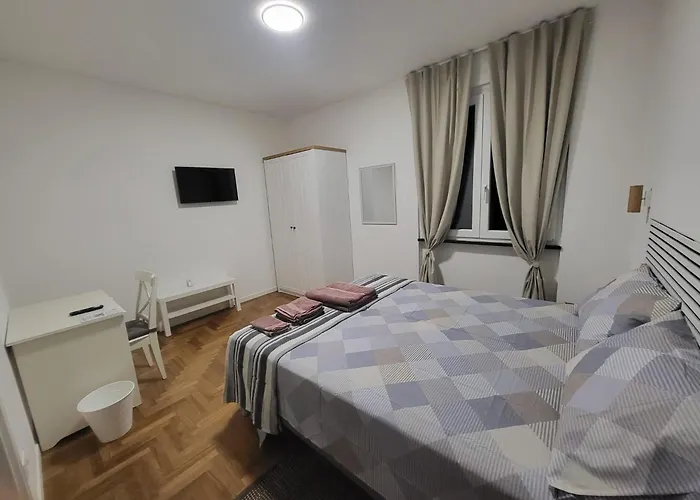 Πανσιόν P R A T O E O N D E Cogoleto