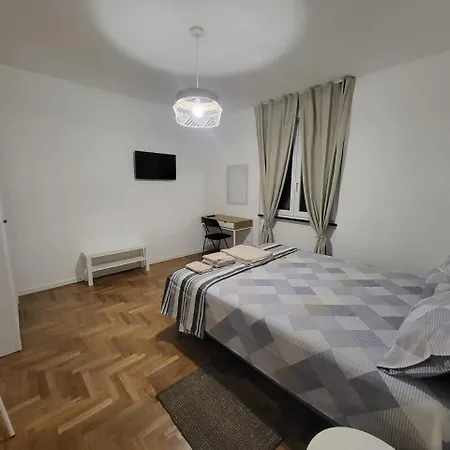 P R A T O E O N D E بيت ضيافة