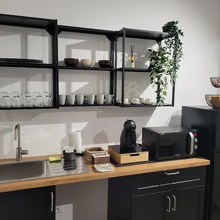 P R A T O E O N D E بيت ضيافة